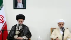احمد جنتی دبیر شورای نگهبان و آیت الله علی خامنه‌ای رهبر جمهور اسلامی ایران
