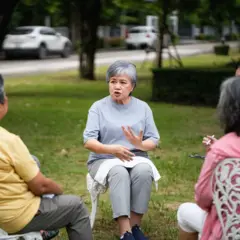Pessoas mais velhas podem encontrar os maiores benefícios em terapias realizadas em grupo