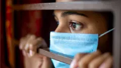 কোভিডে বাড়ছে নারী মৃত্যু হার