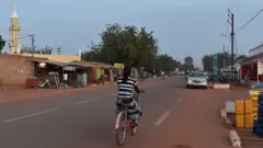 Les autorités burkinabè ont décidé d'augmenter les capacités de production d'électricité dans leur pays en construisant cinq centrales solaires cette année