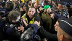 Farmers scuffle with police in Paris