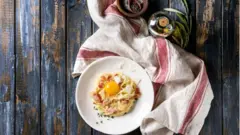 Un plato de pasta carbonara