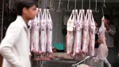 د دې هوکړې له مخې به هغه اسماعیلي مسلکه قصابان درې لکه روپۍ جریمه کېږي، چې پر سني مسلکه مشتریانو غوښه وپلوري.