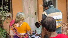 தமிழ்நாட்டில் வாக்காளர் பட்டியல் சிறப்புத் தீவிரத் திருத்தம் எப்படி நடக்கிறது?