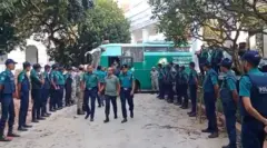 সেনা হেফাজতে থাকা বাংলাদেশ সেনাবাহিনীর ১৫ জন কর্মকর্তাকে বুধবার কারাগারে পাঠানোর নির্দেশ দিয়েছে আন্তর্জাতিক অপরাধ ট্রাইব্যুনাল।