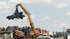 Ọgba ti wọn n ko awọn ọkọ ti ko daa mọ si