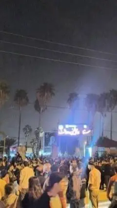 تجمع مردم دهدشت مقابل فرمانداری این شهر