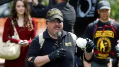 اوتھ کیپرز، سٹیورٹ روڈز، کیپیٹل ہل