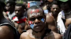 Persidangan kasus pelanggaran hak asasi manusia di Kabupaten Paniai, Papua, bakal diputuskan pada Kamis (8/12) di Makassar.