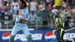 महेंद्रसिंह धोनीचा जल्लोष