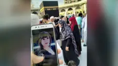 جدل حول صورة للفنانة عايدة رياض في الحرم المكي