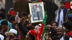 બીબીસી ગુજરાતી, ગુજરાત, બીબીસી, અમદાવાદ, પાકિસ્તાન, પીટીઆઇ, ઇમરાન ખાન