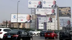 Mısır'da Sisi afişleri 