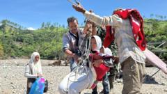 warga-di-aceh-tengah-masih-gunakan-jembatan-darurat-satu-bulan-pascabencana-sekali-menyebrang-rp30000