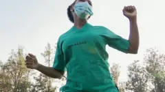 رقصة الزومبا لمساعدة الأطقم الطبية في مواجهة الوباء