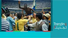 النجم البرازيلي بيليه بعد فوزه بكأس العالم عام 1970
