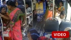 தனியார் பேருந்தில் இருந்து தவறி விழுந்து உயிரிழந்த பெண்- காணொளி