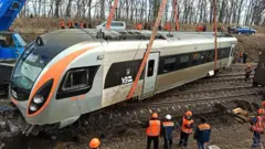 Аварія сталася 29 березня, тоді з рейок зійшло шість із дев'яти вагонів, але ніхто не постраждав
