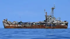 साउथ चाइना सी में खड़ा सिएरा माद्रे युद्धपोत