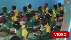 மின்சாரமே இல்லாத கிராமத்தில் மாணவர்கள் கல்வி பயில உதவும் டிஜிட்டல் ஆசிரியர்