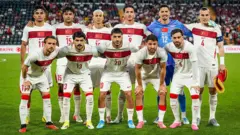 Türkiye'nin ABD'ye uçmadan önceki son maçı öncesinde Can Uzun, Ozak Kabak, Mert Müldür, Deniz Gül, Altay Bayındır, Çağlar Söyüncü, Yunus Akgün, Eren Elmalı, Oğuz Aydın, Salih Özcan ve Orkun Kökçü takım pozu veriyor