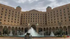 الفندق الذي يستضيف المحادثات الروسية الأوكرانية في الرياض
