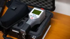 دستگاه کشف اورانیوم 