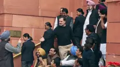 ਮਕਰ ਦੁਆਰ 'ਤੇ ਕਾਂਗਰਸੀ ਐਮਪੀ ਪ੍ਰਦਰਸ਼ਨ ਕਰ ਰਹੇ 