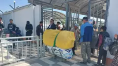 Ўзбек Қирғиз чегарасидан ўтиб қайтаётганлар