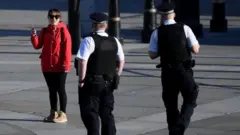 Britaniya polisi hələ ki, şifahi xəbərdarlıq edir, ancaq bir azdan cərimələməyə başlayacaq