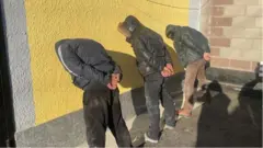 Кочкор районунда рэкет болуп ээнбаштык кылган топтун төрт мүчөсү кармалганы кабарланды