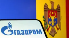Логотип "Газпрома" на фоне флага Молдовы