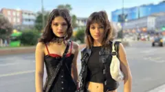 태어나자마자 불법입양됐다가 틱톡을 통해 극적으로 만난 쌍둥이 에이미와 아노 자매