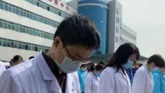أطباء صينيون