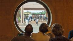 Òṣèlú da oju ọ̀rọ̀ rú níbi ayẹyẹ ṣíṣí ilé ìkó-nǹkan ìṣẹ̀mbáyé sí oni $25m l'Edo, ariwo sọ