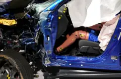 سيارة هوندا HR-V موديل 2019، التي خضعت لاختبارات التصادم من قبل معهد التأمين للسلامة على الطرق السريعة، خلال أيام العرض الصحفي لمعرض نيويورك الدولي للسيارات 2019 في مركز جافيتس بمدينة نيويورك، بتاريخ 17 أبريل/نيسان 2019.