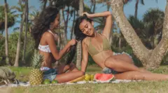 සමරිසි යුවලගේ ඡායාරූපයකි