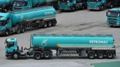 Kurilno olje Petronas v Maleziji.