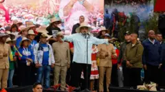 Maduro fala a apoiadores com chapeu de palha