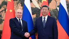 путин и си ђинпинг се рукују