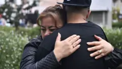 A women embraces a man after the eartquake