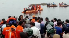 बोट उलटून 11 जणांचा मृत्यू
