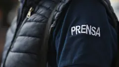 Miembro de medios marchando contra la violencia contra periodistas en México.