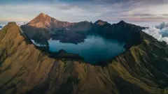 Paisagem panorâmica da montanha do vulcão Rinjani na ilha de Lombok, Indonésia