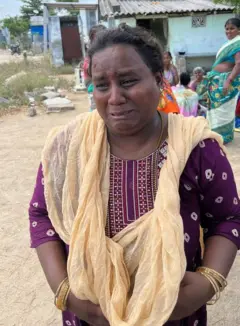 வெடிவிபத்தில் தாய் தந்தையை இழந்த முனீஸ்வரி