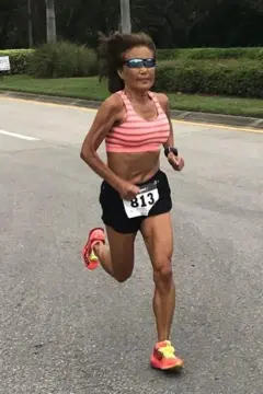 Jeannie Rice disputando corrida de rua