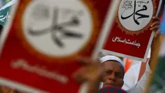 Hadallada Macron aad bay uga cadhaysiiyeen Muslimiinta dunida