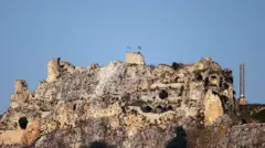 العلم الإسرائيلي مرفوع فوق قلعة الشقيف أرنون المعروفة أيضا بقلعة بوفور والتي تعود للعصور الوسطى