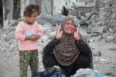 تتزايد الدعوات المطالبة بضرورة تدخل المجتمع الدولي لوقف نزيف الدماء في غزة.