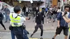 Hong Kong'da canlı yayında gösterici vuruldu